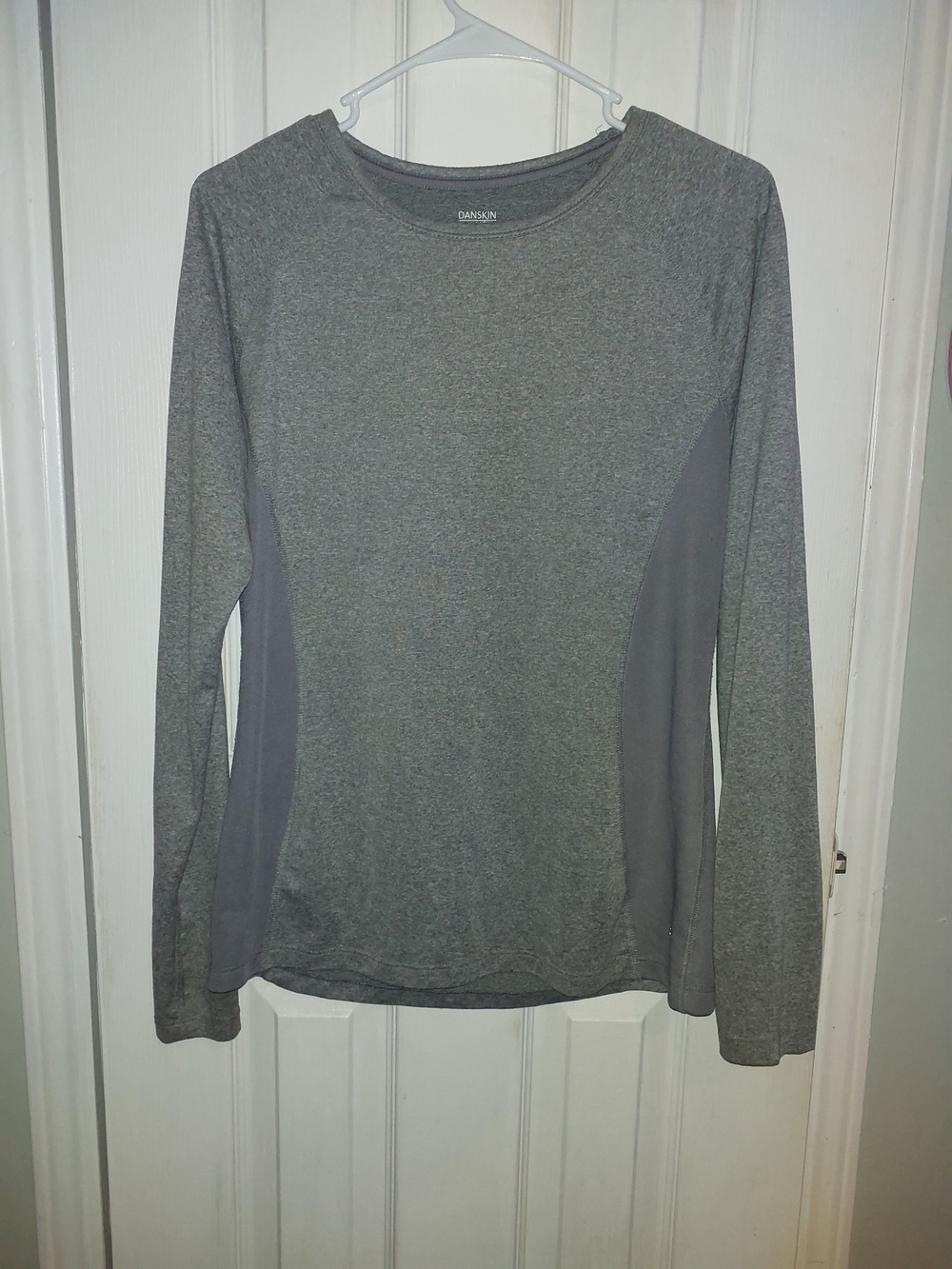 Danskin Women’s Long-Sleeve Gray Active Top Large